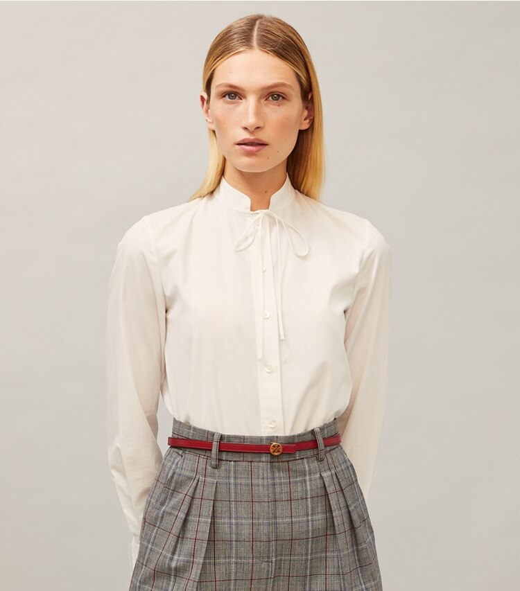 Tory Burch designer gürtel Schmaler Gürtel mit Doppel-T in Redstone accessory on model