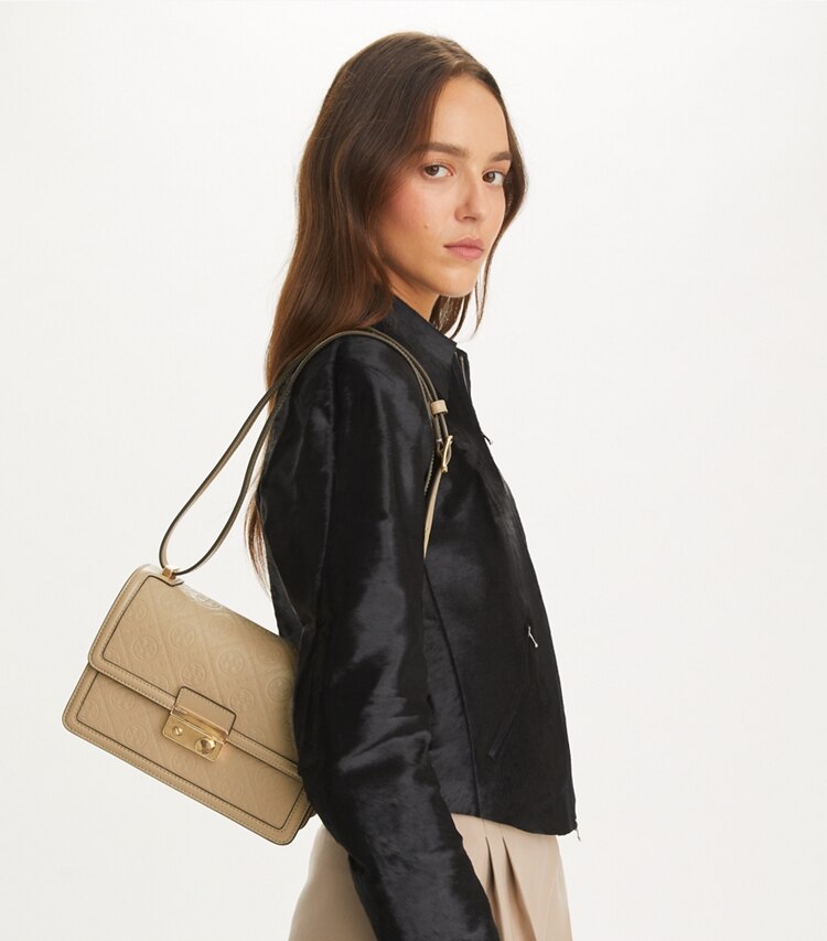 Tory Burch designer schultertaschen Schultertasche aus Leder mit T-Monogramm in Fresh Clay accessory on model