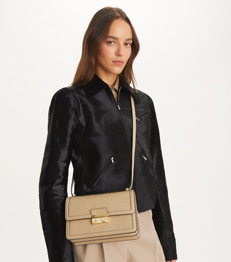 Tory Burch designer schultertaschen Schultertasche aus Leder mit T-Monogramm in Fresh Clay additional on model