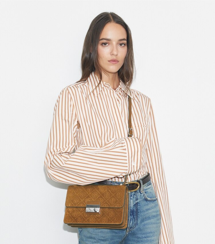 Tory Burch designer schultertaschen Schultertasche aus Wildleder mit T-Monogramm in CHICORY BROWN additional on model