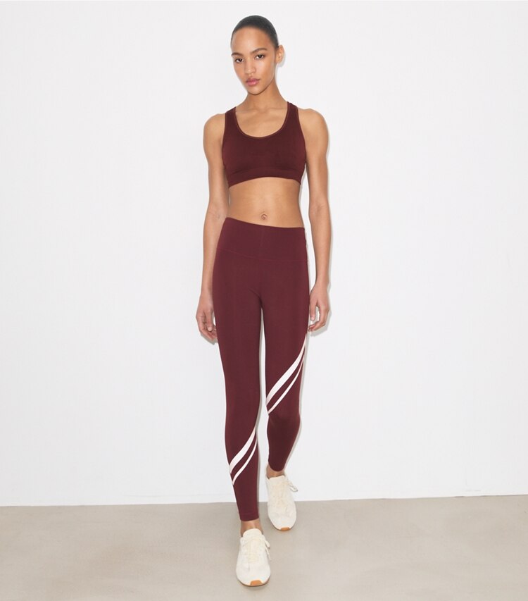 Tory Burch designer unterteile Sculpt Leggings mit diagonalem Chevronmuster in Winetasting modell von vorn