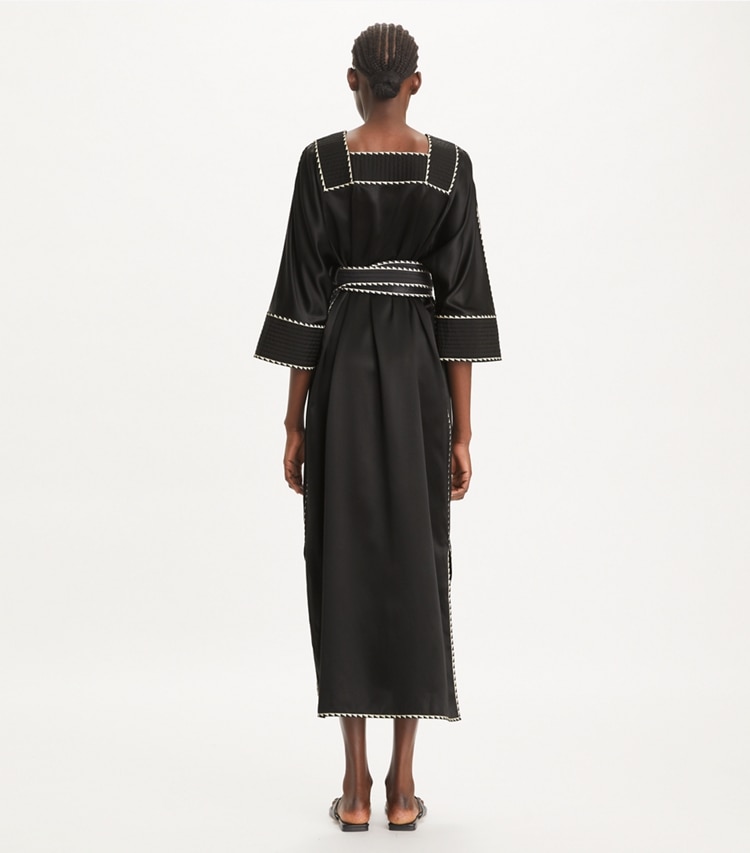 Tory Burch designer kleider Seidenkaftan in Black on model back