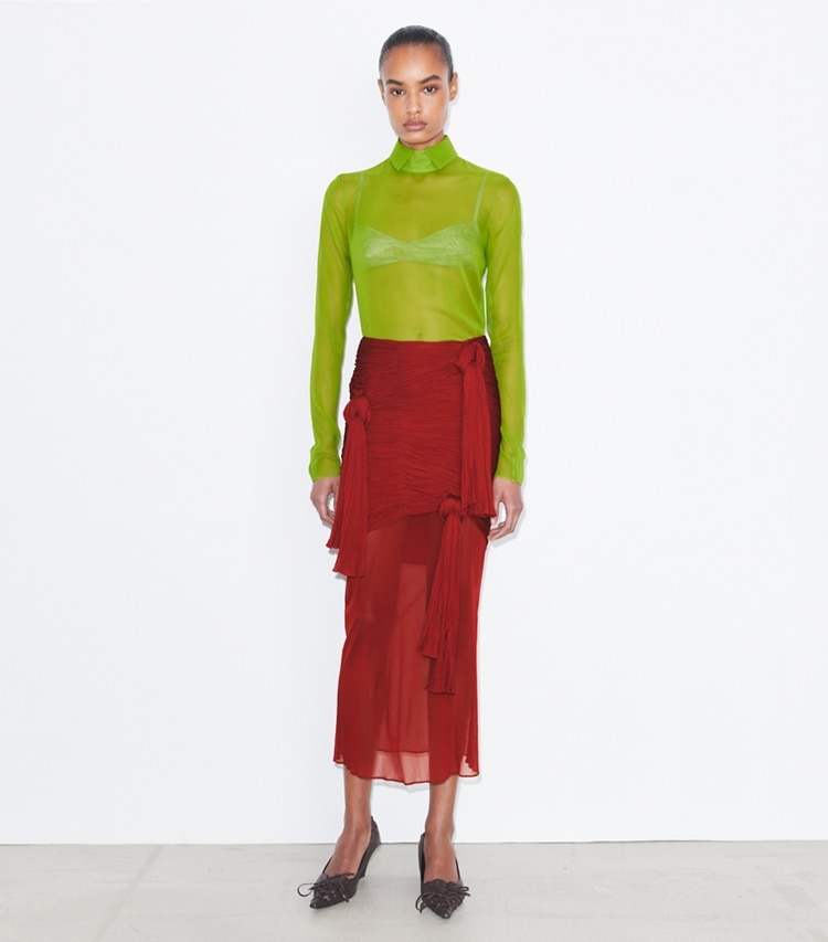 Tory Burch designer oberteile Seidenpoloshirt mit Rollkragen in Leaf Green modell von vorn