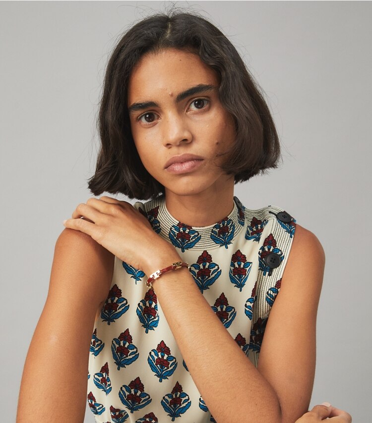 Tory Burch designer bracelets Serif-T Stackable Croc Embossed Bracelet in Tory Gold / Jamaica Sand accessory on model