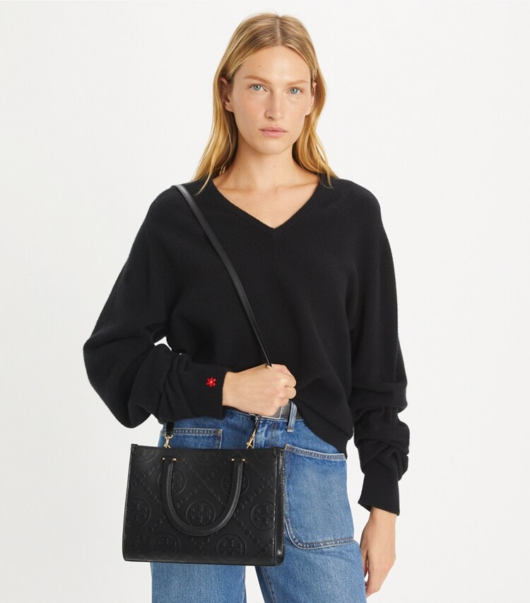 Tory Burch designer borse shopping Shopping a mano T Monogram a rilievo in Black accessory on model