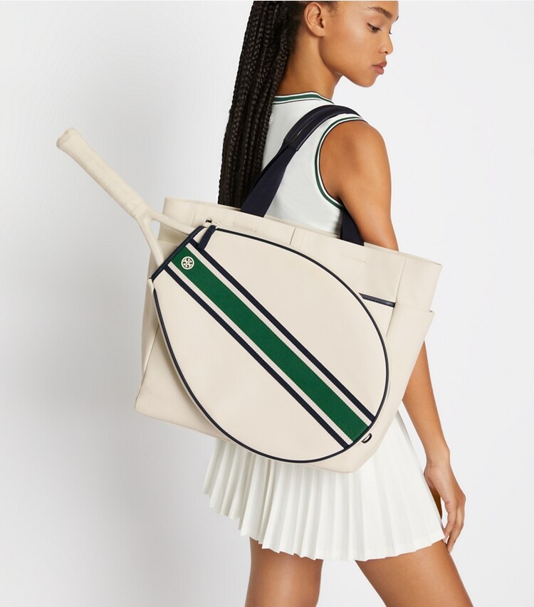Tory Sport designer borse shopping Shopping convertibile per il tennis a righe in Ivory Pearl / Evergreen accessory on model