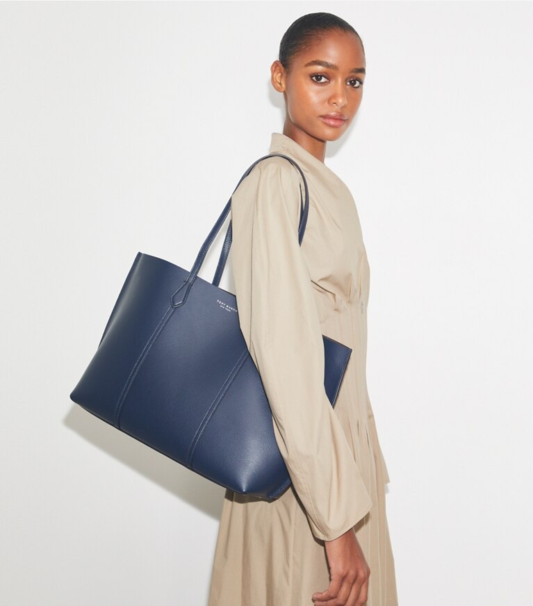 Tory Burch designer borse shopping Shopping Perry in Dark Sky accessory on model