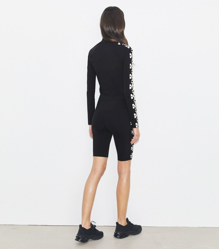Tory Sport designer bas Short cycliste à logo T in Black T Logo Row on model back