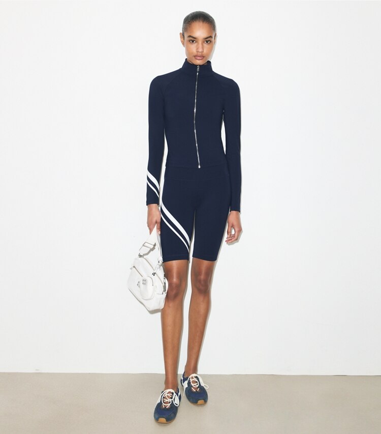 Tory Burch diseñador prendas inferiores Short de ciclismo Chevron en TORY NAVY frente en modelo