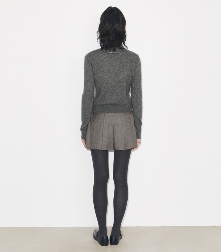 Tory Burch designer bas Short en laine in Black / Gray on model back