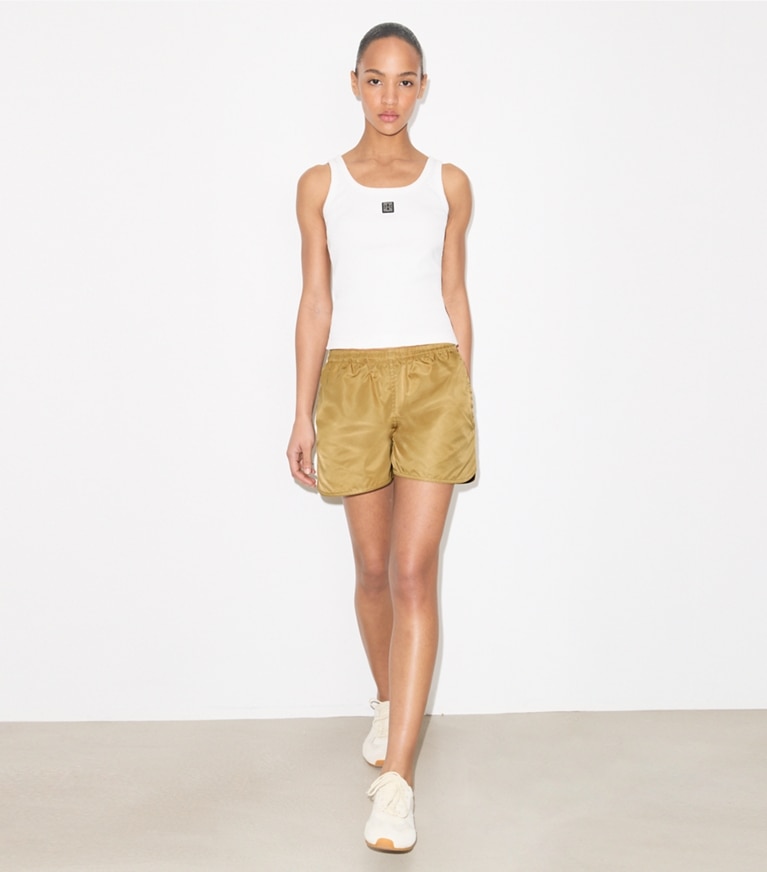 Tory Burch designer bas Short en nylon in Green sur mannequin, devant