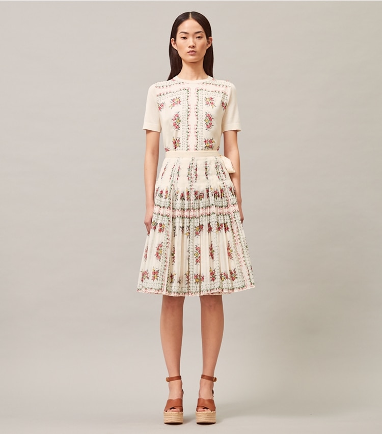 Tory Burch designer sweaters Short-Sleeve Printed Pullover in Garden Veil on model front