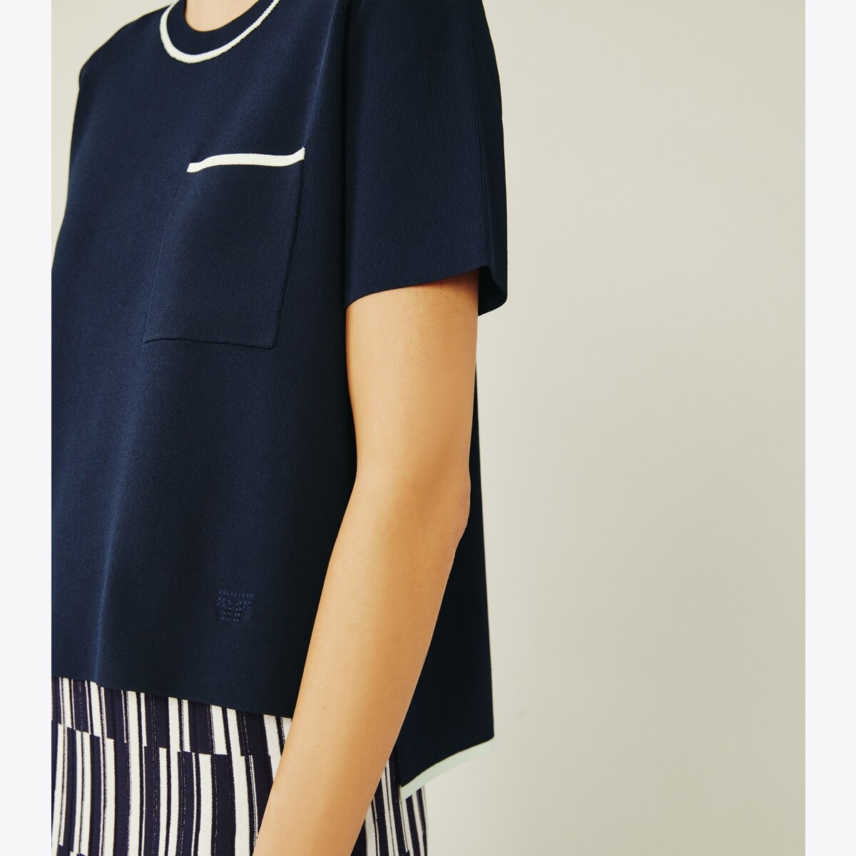 カットソー送料&関税込み★Tory Burch★SHORT-SLEEVE CREWNECK Short-Sleeve Tech Knit Sweater: Women's Designer Sweaters