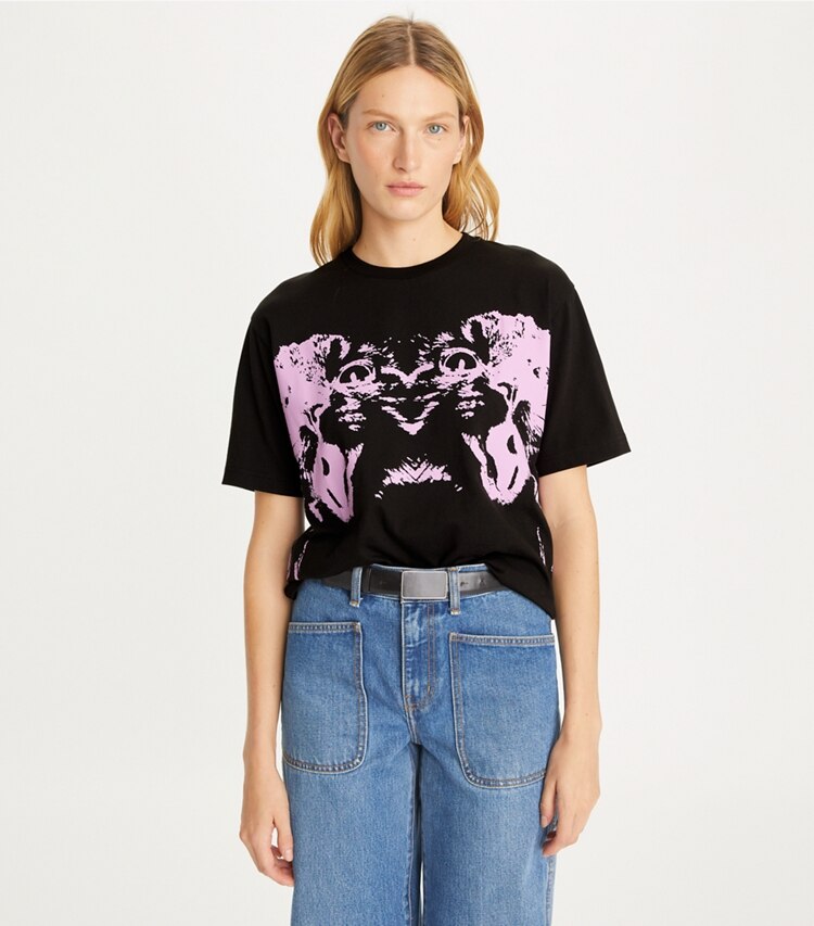 Tory Burch designer トップス ショートスリーブ Tシャツ in Black International NY SS Pink Cat on model detail