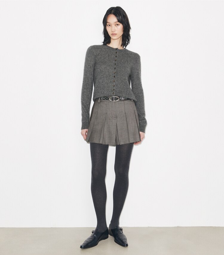 Tory Burch designer pantaloni Shorts in lana in Black / Gray parte anteriore su modella