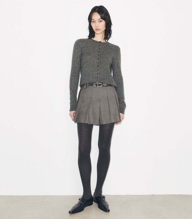 Tory Burch designer pantaloni Shorts in lana in Black / Gray parte anteriore su modella