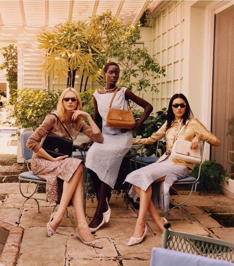 Tory Burch designer borse a tracolla Shoulder bag Charlie in suede in Toffee campaign