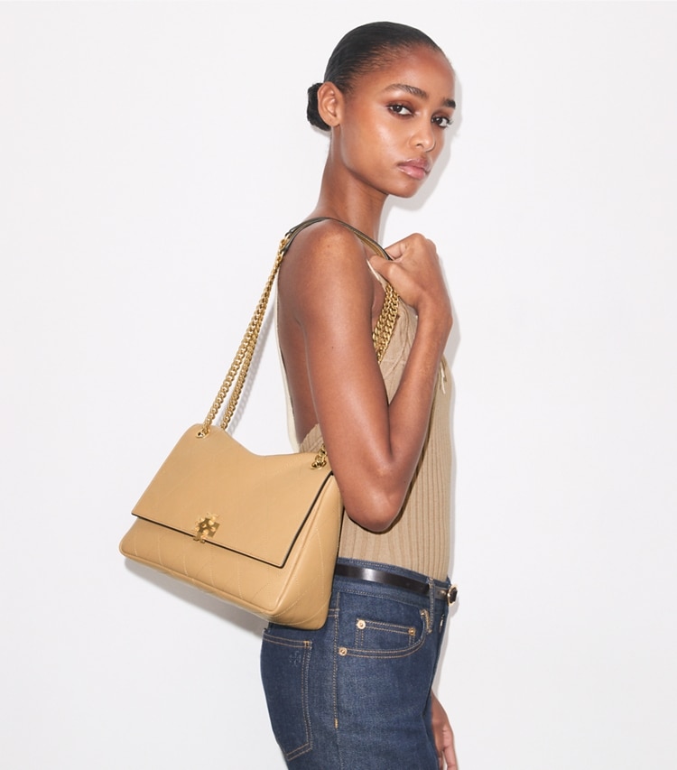 Tory Burch designer borse a tracolla Shoulder bag matelassé Charlie in Pecan additional on model