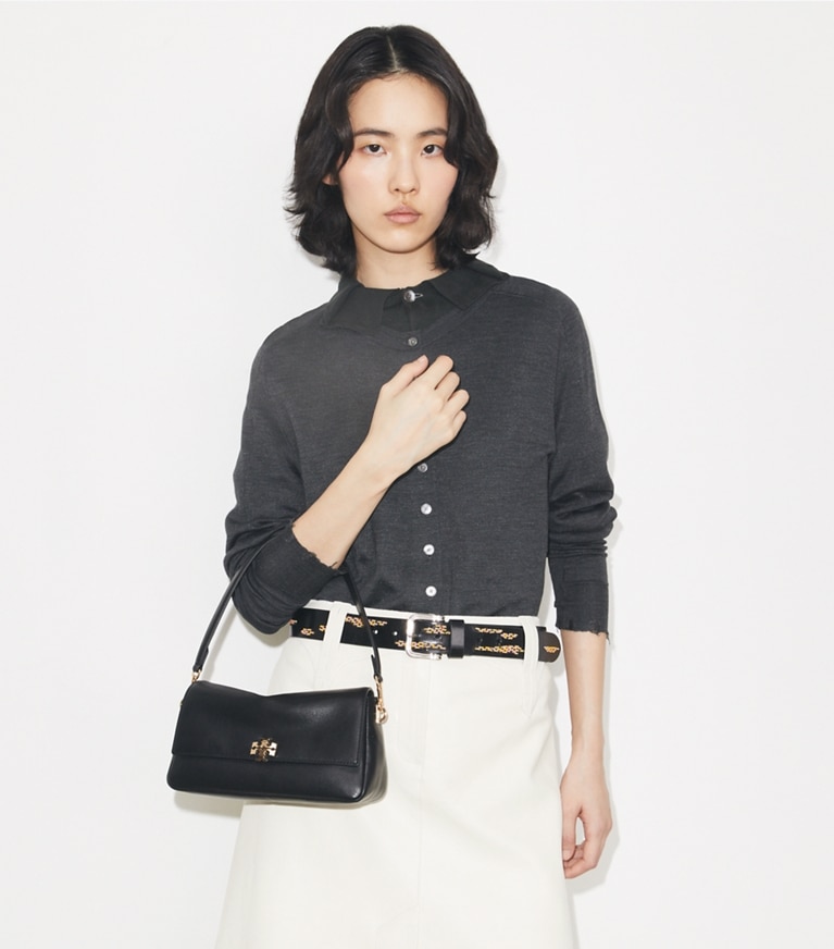 Tory Burch designer borse a tracolla Shoulder bag piccola Charlie in Black accessory on model