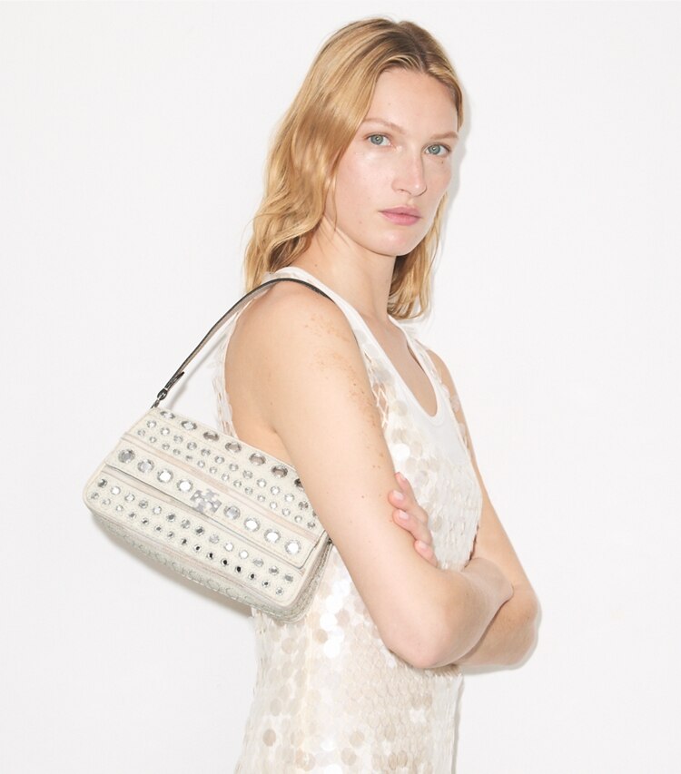 Tory Burch designer borse a tracolla Shoulder bag piccola Charlie con decorazioni in New Ivory accessory on model