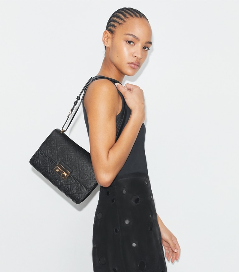 Tory Burch designer borse a tracolla Shoulder bag T Monogram martellata in Black angle