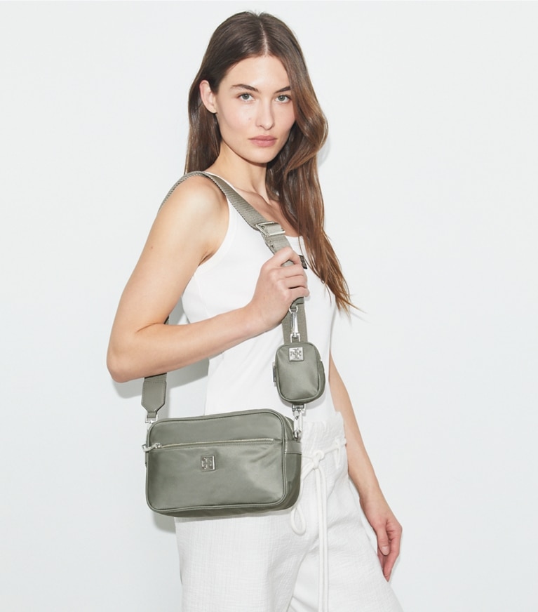 Tory Burch designer borse a tracolla Shoulder bag Virginia in Shale Rock accessory on model