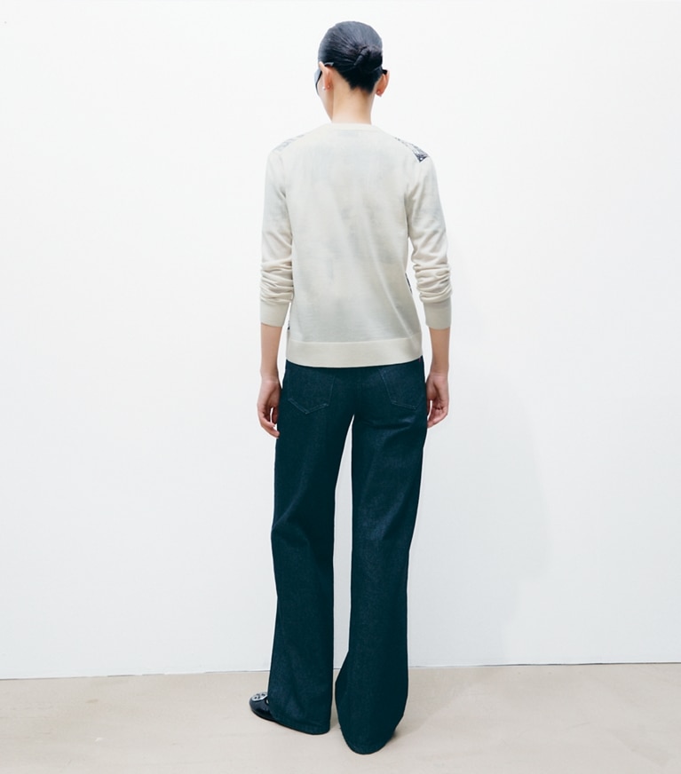 Tory Burch designer セーター シルクフロント カーディガン in New Ivory / Ivory Forest on model back