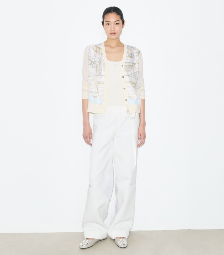 Tory Burch designer セーター シルクフロント カーディガン in New Ivory / Neutral Pool モデル前面