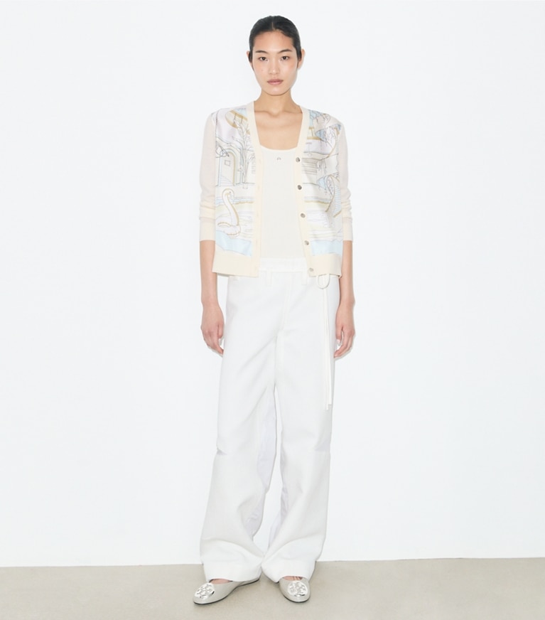 Tory Burch designer セーター シルクフロント カーディガン in New Ivory / Neutral Pool モデル前面