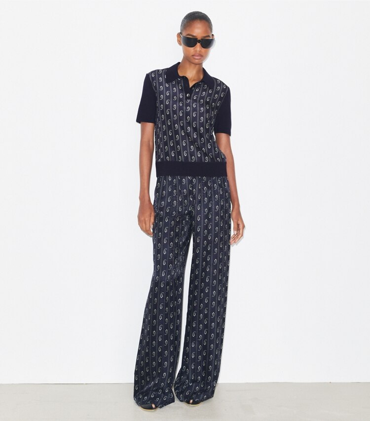 Tory Burch designer セーター シルクフロント ポロシャツ in Medium Navy Paisley モデル前面