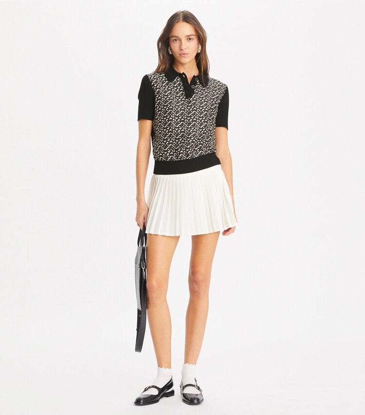Tory Burch designer トップス シルクフロント ポロシャツ in Black / Black Prismatic Small T Monogram モデル前面