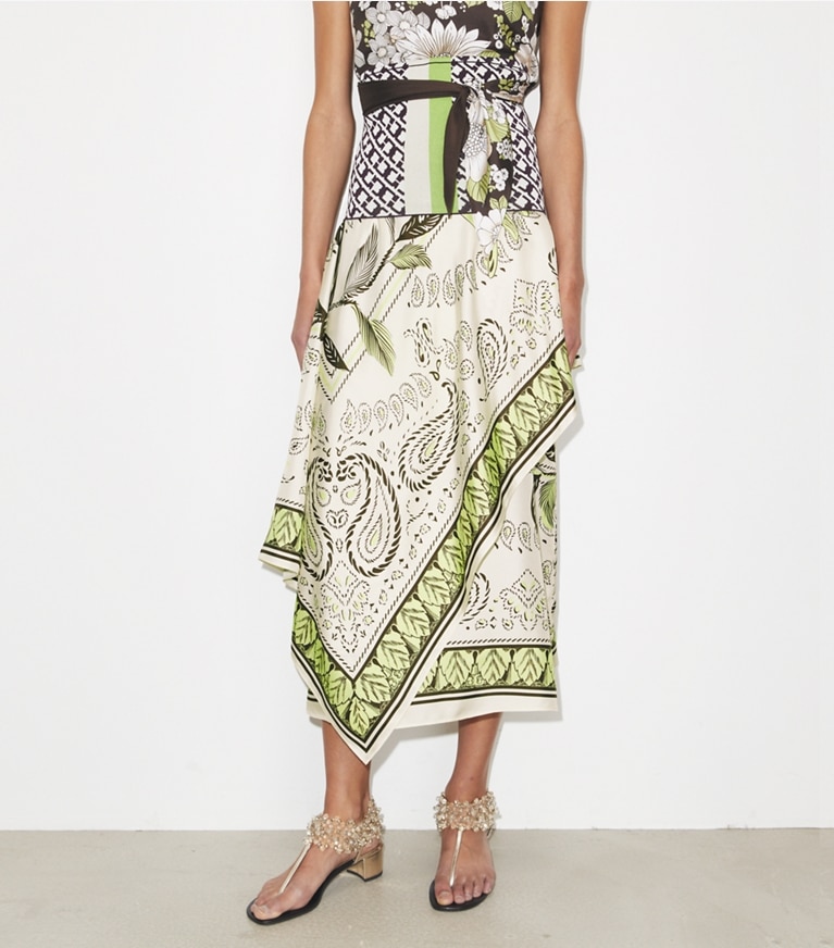 Tory Burch designer unterteile Silk Scarf Wrap Skirt in Mint Cockatoo on model detail