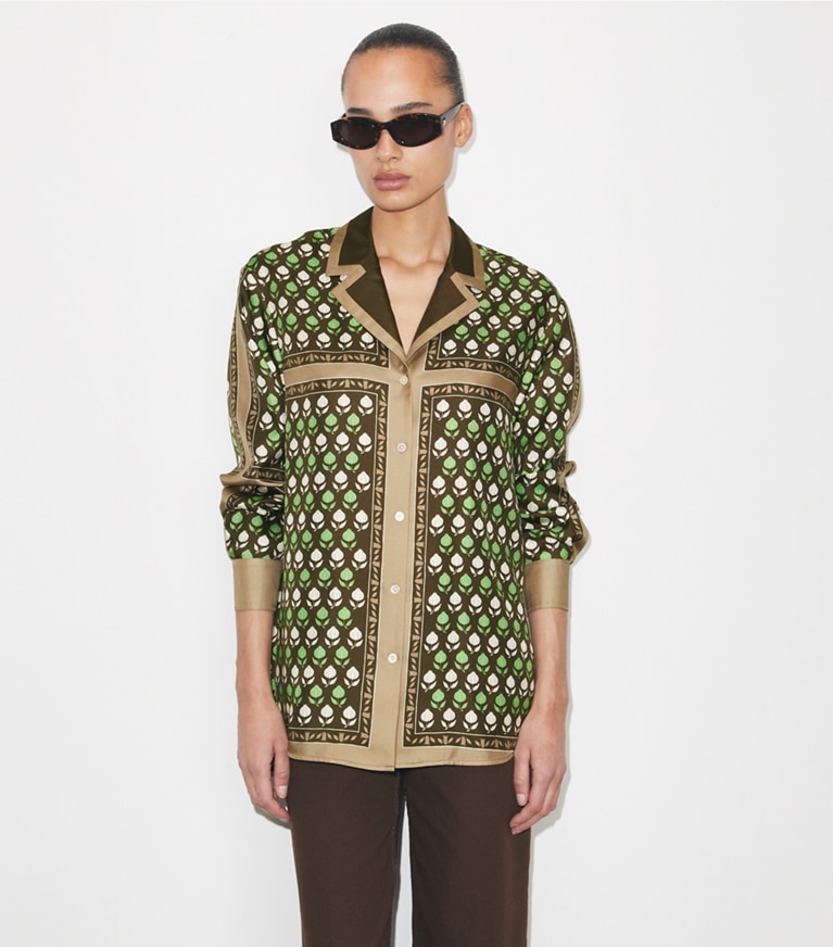 Tory Burch designer oberteile Silk Top in Chocolate Pomegranate on model detail