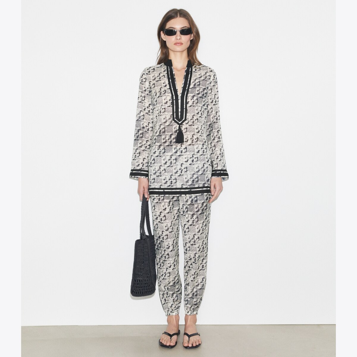 ワンピース TORY BURCH Silk dress with pixelated logo print Nero Printed U-Neck Viscose Dress: Women's Clothing | Dresses