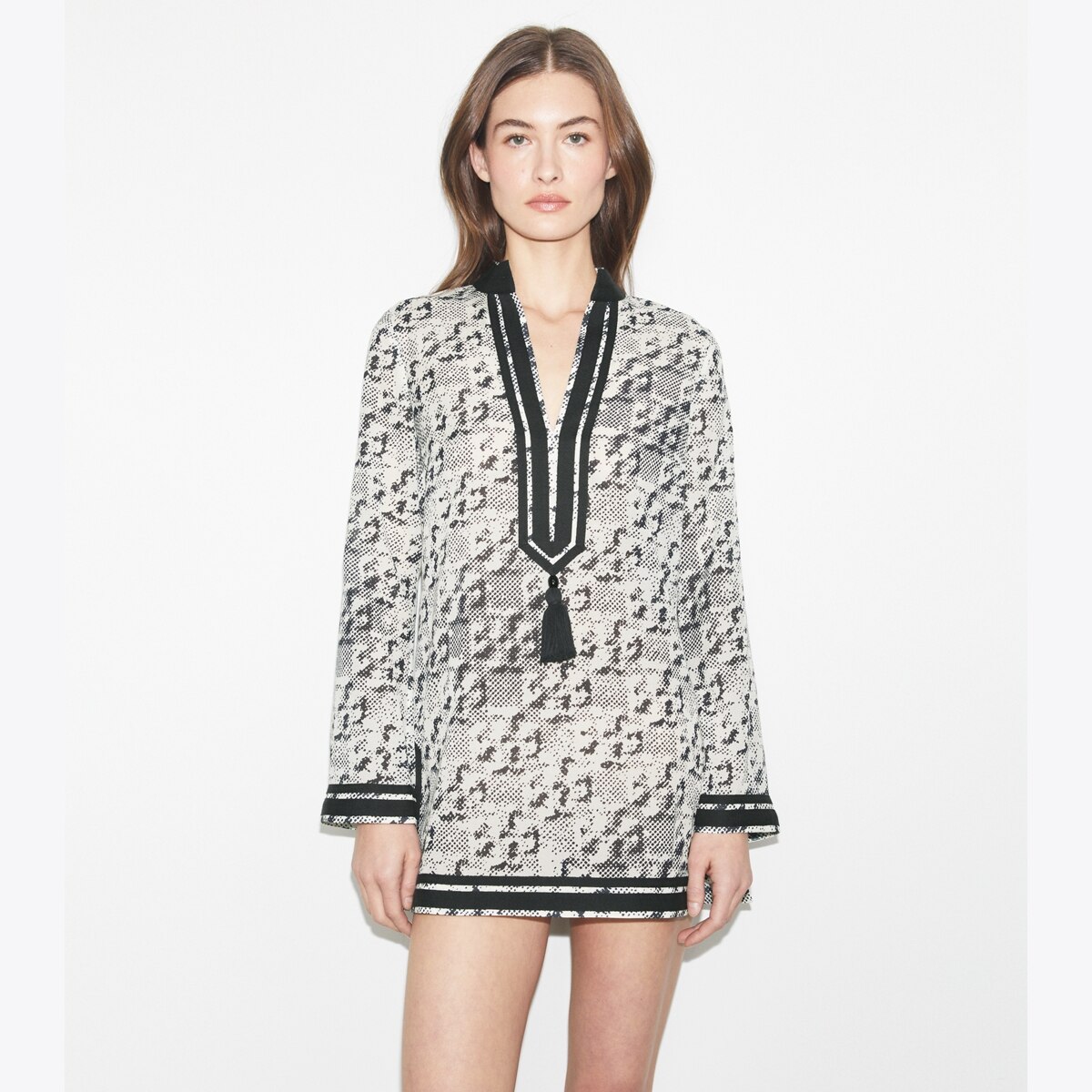 TORY BURCH Silk dress with pixelated logo print ワンピース silk-tory-tunic-on-model-
