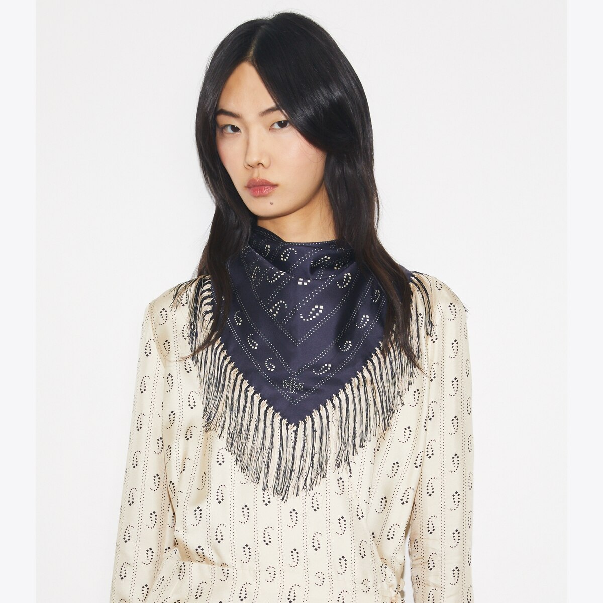 Tory Burch Grand Voyage Neckerchief 56620 スカーフ シルク Tory Burch Grand Voyage Neckerchief 56620 スカーフ シルク