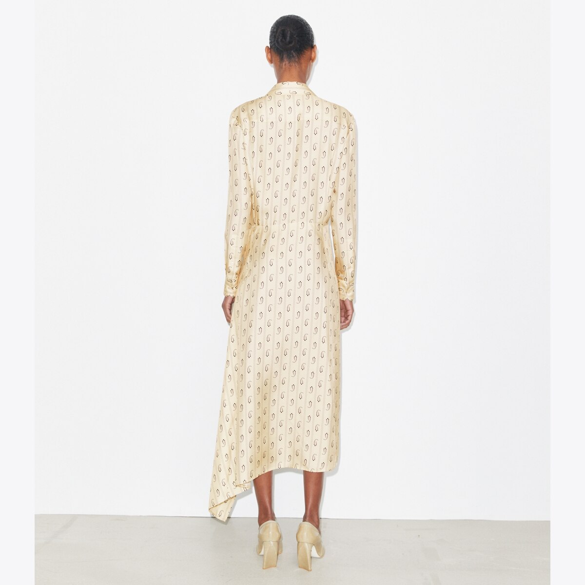 Tory Burch Women's Silk Wrap Dress in Light Sand Paisley, size 8 Tory Burch Women's Silk Wrap Dress in Light Sand Paisley, size 8