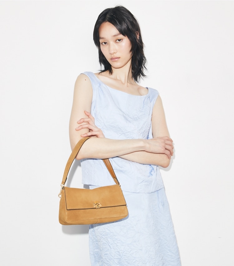 Tory Burch designer sacs porté épaule Small Charlie Suede Shoulder Bag in Wild Tobacco accessory on model