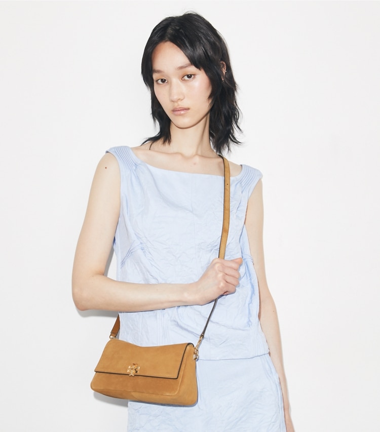 Tory Burch designer sacs porté épaule Small Charlie Suede Shoulder Bag in Wild Tobacco additional on model