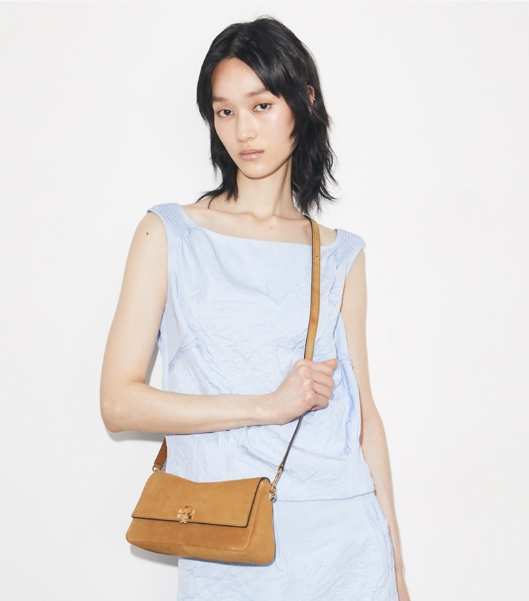 Tory Burch designer sacs porté épaule Small Charlie Suede Shoulder Bag in Wild Tobacco additional on model