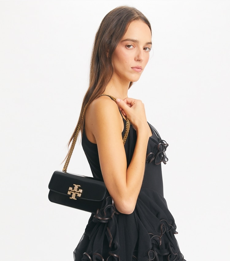 Tory Burch designer ショルダーバッグ エレノア スモールレクタンギュラーバッグ in Black accessory on model