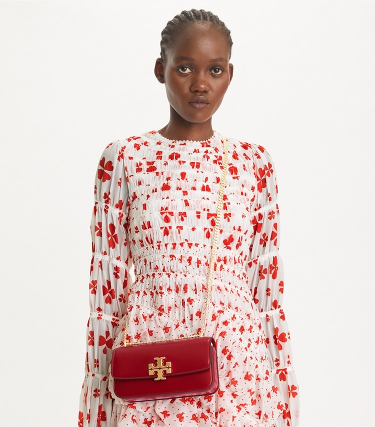Tory Burch designer ショルダーバッグ エレノア スモールレクタンギュラーバッグ in Ruby additional on model