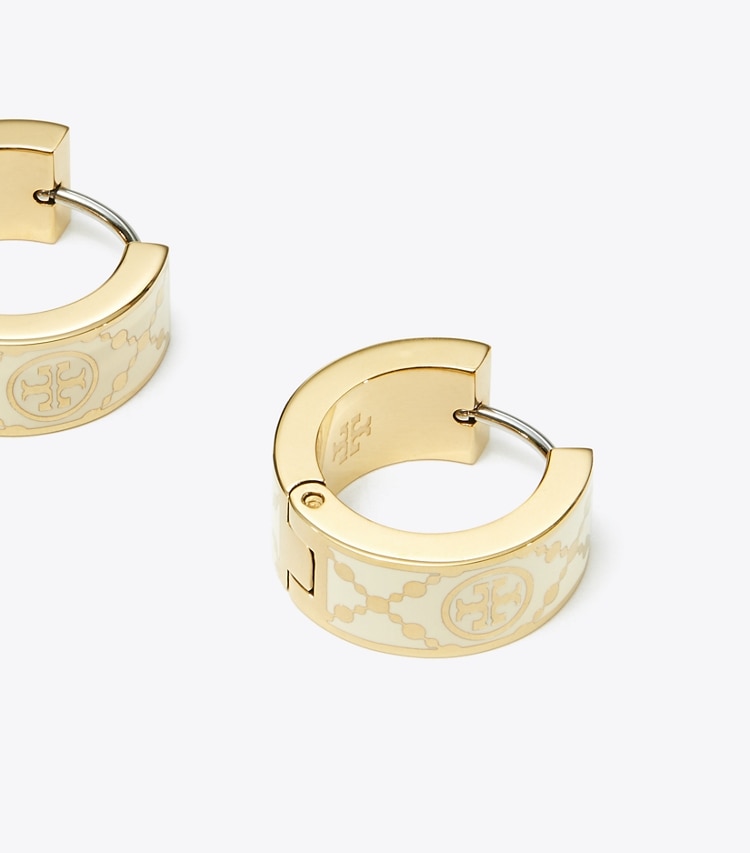 Tory Burch designer イヤリング＆ピアス Tモノグラム スモール フープピアス in Tory Gold / New Ivory ディテール