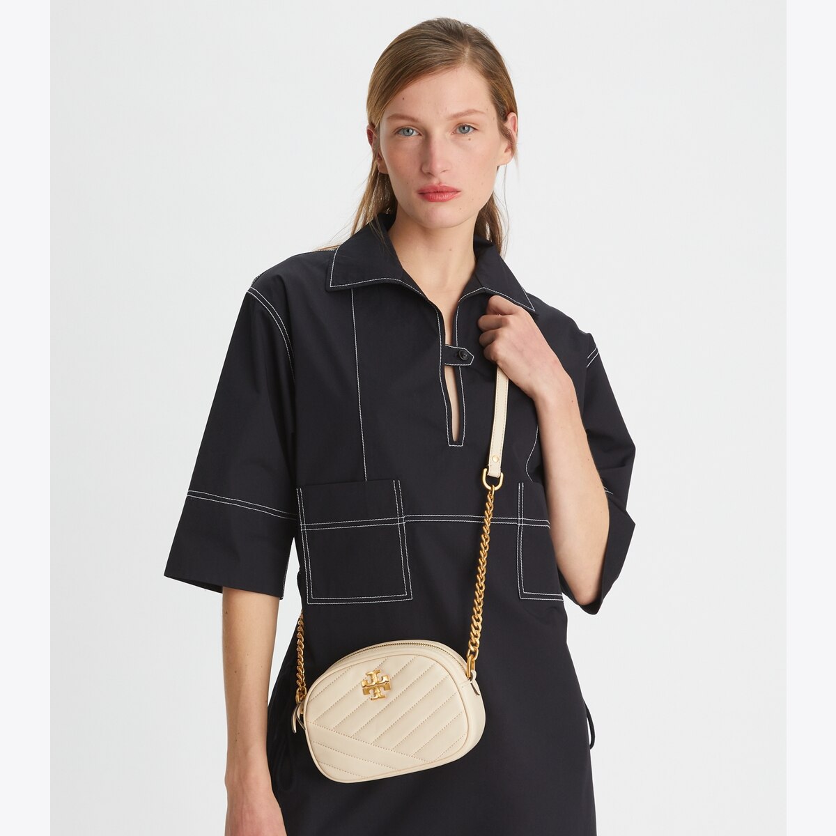 ショルダーバッグ・ポシェット [ToryBurch] KIRA CHEVRON CAMERA BAG - NEW CREAM / Black Tory Burch Women's Kira Chevron Camera Bag, Desert Dune, Tan