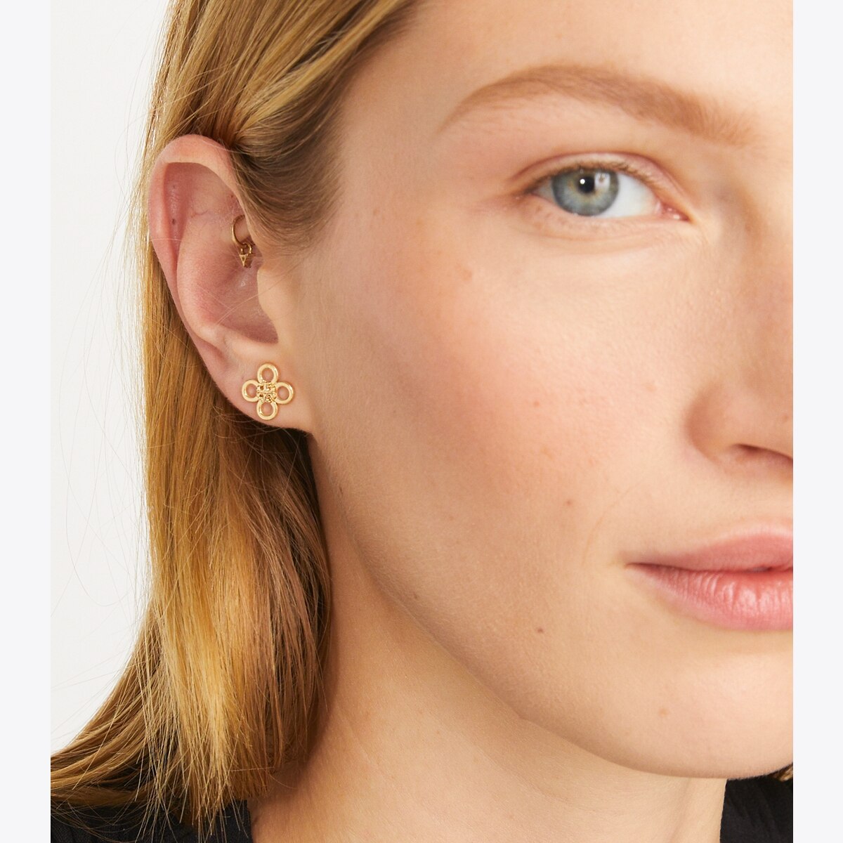 small-kira-clover-stud-