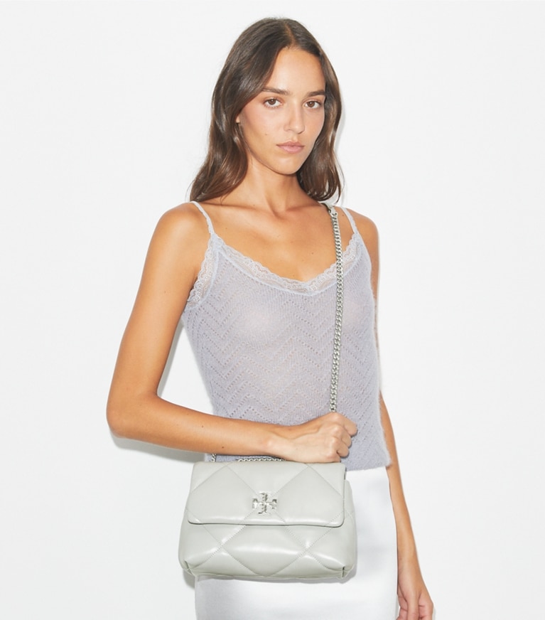 Tory Burch designer ショルダーバッグ キラ ダイヤモンドキルト コンバーチブル スモールショルダーバッグ in Gray angle