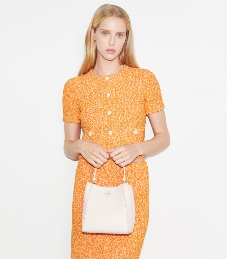 Tory Burch designer クロスボディバッグ マックグロー スモールバケットバッグ in Soft Pink angle