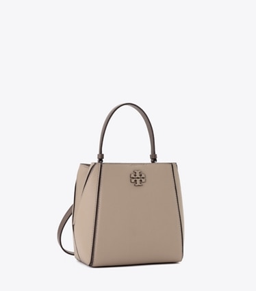 Tory Burch designer クロスボディバッグ マックグロー スモールバケットバッグ in Soft Cement / Wild Mushroom angle