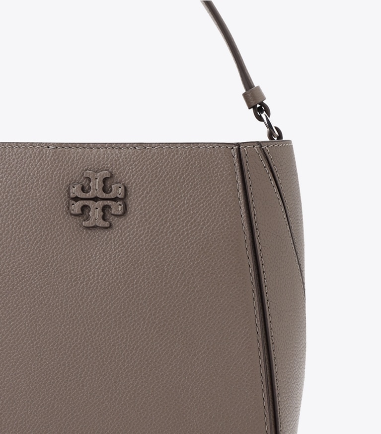 Tory Burch designer クロスボディバッグ マックグロー スモールバケットバッグ in Wild Mushroom ディテール