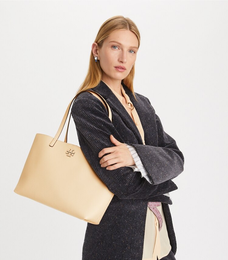 Tory Burch designer トートバッグ マックグロー スモールトート in BRIE accessory on model